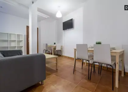 Habitación luminosa en apartamento de 7 habitaciones, Ciutat Vella en Valencia