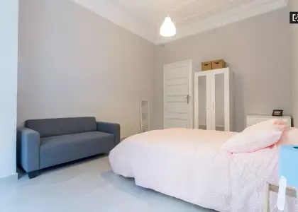 Habitación luminosa en un apartamento de 5 dormitorios en L'Eixample en Valencia