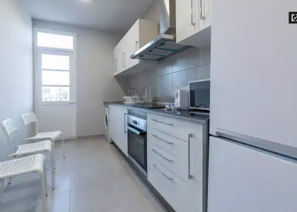 Habitación moderna en un apartamento de 5 dormitorios en L'Eixample en Valencia