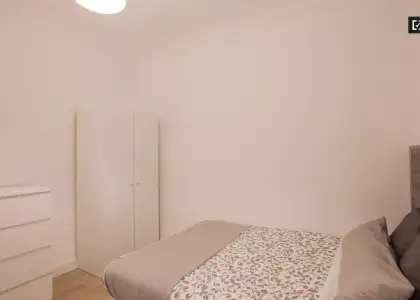 Habitación práctica en apartamento de 5 dormitorios en Camins al Grau en Valencia