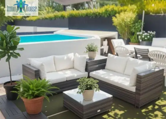 INMOHOUSE VENDE. Espectacular Chalet Reformado en Albacete con Piscina y Amplio Jardín