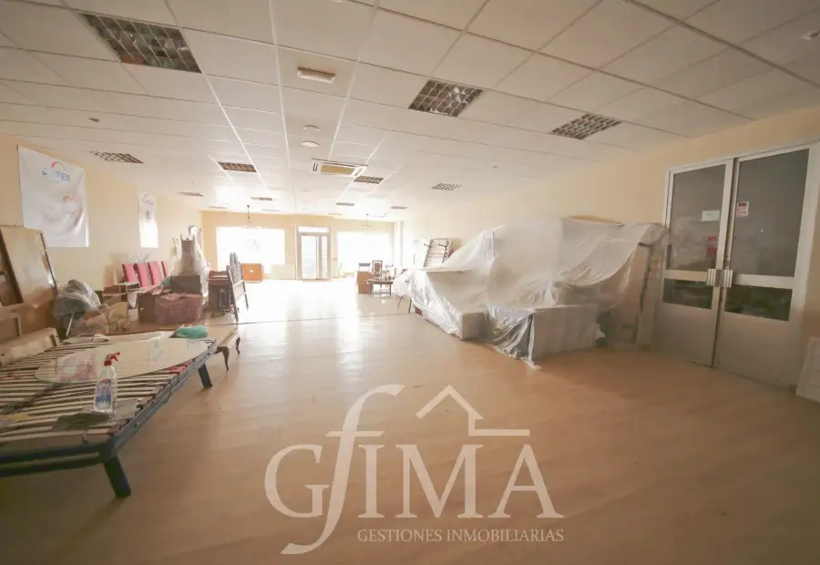 Local comercial de 998 m² muy próximo a Calle Doña Crisanta en Tomelloso