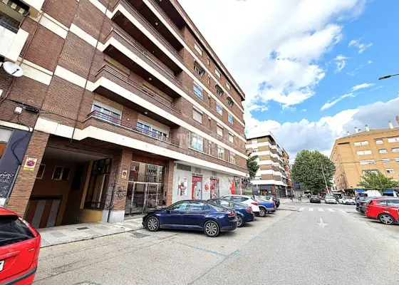 Local comercial en alquiler en Cuenca - Cuenca, 1.200 € / Mes, 215 m2, ref. 658663