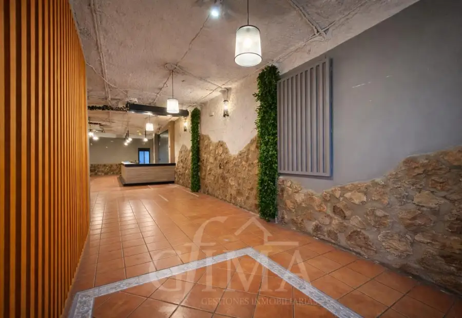 Local comercial en zona céntrica, amplio y con patio en Tomelloso
