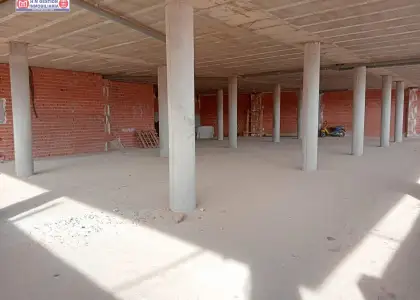 Local en bruto en esquina de 585 metros cuadrados en Madridejos