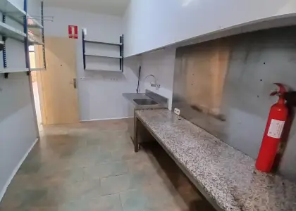 Local hosteleria con comedor, barbacoa, cocina y baños adaptados en Alcázar de San Juan