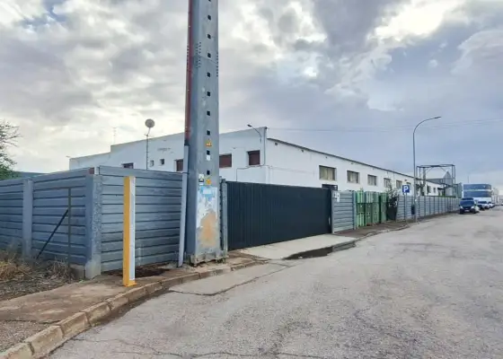 Oportunidad de inversión. Terreno de 28556 m² con varias NAVES formando un complejo industrial en Socuéllamos