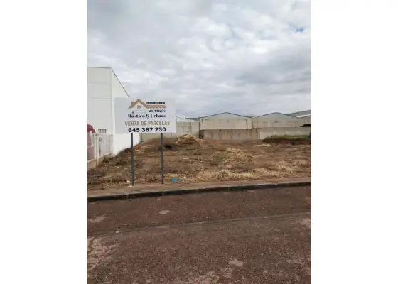 Parcela de nueva construcción en venta en Manzanares