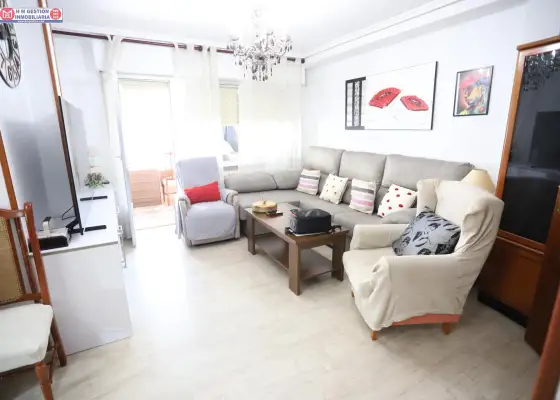 Piso amplio junto a Avda de Herencia Con 3 dormitorios, baño, aseo, Plaza de Garaje y Trastero en Alcázar de San Juan