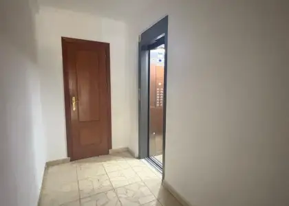 Piso en venta en Alcanzar De San Juan, de 73 m2 con 3 dormitorios, baño y balcón por 77.000 €, Ref. 0337 en Alcanzar de San Juan