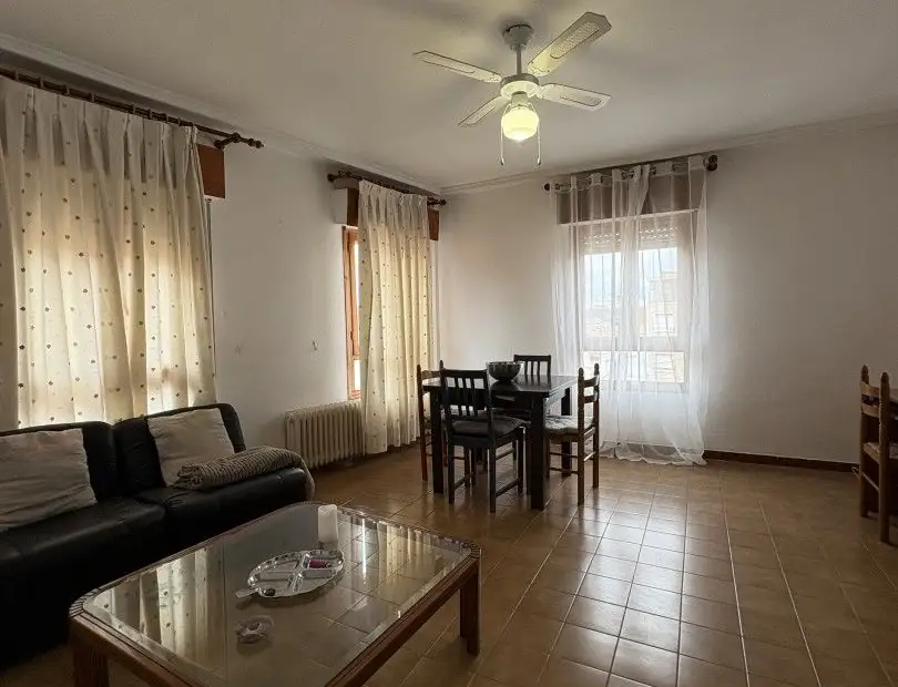 Piso en venta en Alcázar De San Juan, de 140 m2 con 4 dormitorios, 2 baños y terraza por 130.000 €, Ref. 0267 en Alcázar de San Juan