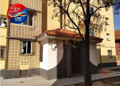 Piso en venta en Tomelloso, Avenida De La Virgen De Las Viñas, de 96 m2 con 3 dormitorios y baño por 59.000 €, Ref. 0454 en Tomelloso