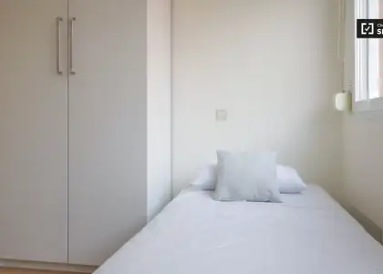 Se alquila habitación en piso compartido de 2 habitaciones en Vista Alegre en Madrid