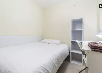 Se alquila habitación en piso compartido de 3 habitaciones en Cabanyal-Canyamelar en Valencia