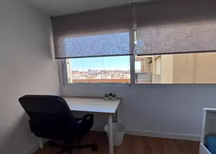 Se alquila habitación en piso compartido de 4 habitaciones en La Creu del Grau, solo chicas en Valencia