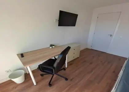 Se alquila habitación en piso compartido de 4 habitaciones en La Creu del Grau, solo chicas en Valencia