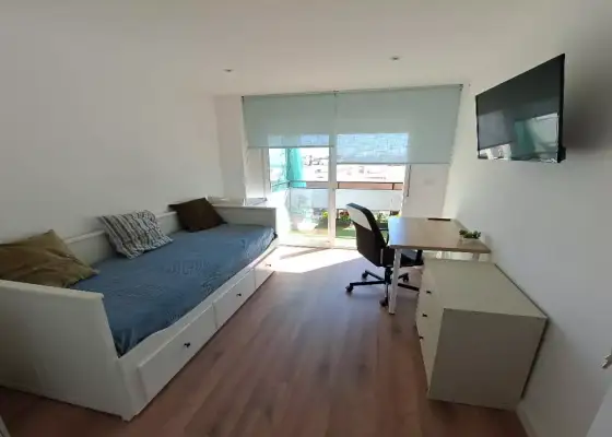 Se alquila habitación en piso compartido de 4 habitaciones en La Creu del Grau, solo chicas en Valencia