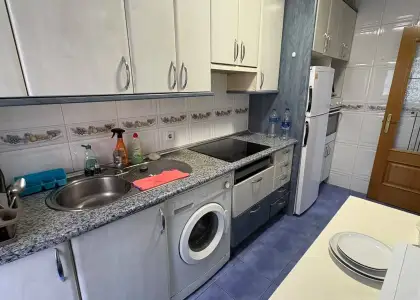Se alquila habitación en piso compartido de 4 habitaciones en Pradolongo, todos los gastos incluidos. en Madrid