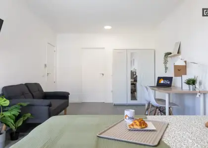Se alquila habitación en piso compartido de 4 habitaciones en Yuncos, todos los gastos incluidos. en Toledo