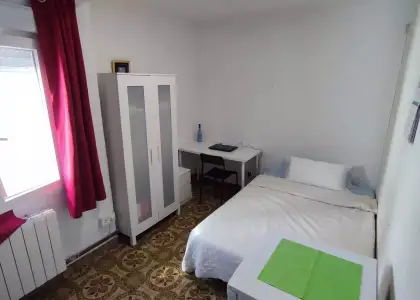 Se alquila habitación en piso compartido de 4 habitaciones en Zaragoza, solo estudiantes en Zaragoza