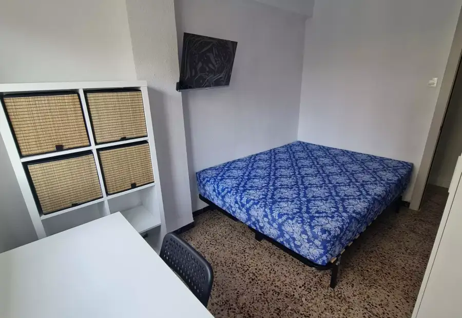 Se alquila habitación en piso compartido de 4 habitaciones en Zaragoza, solo estudiantes en Zaragoza