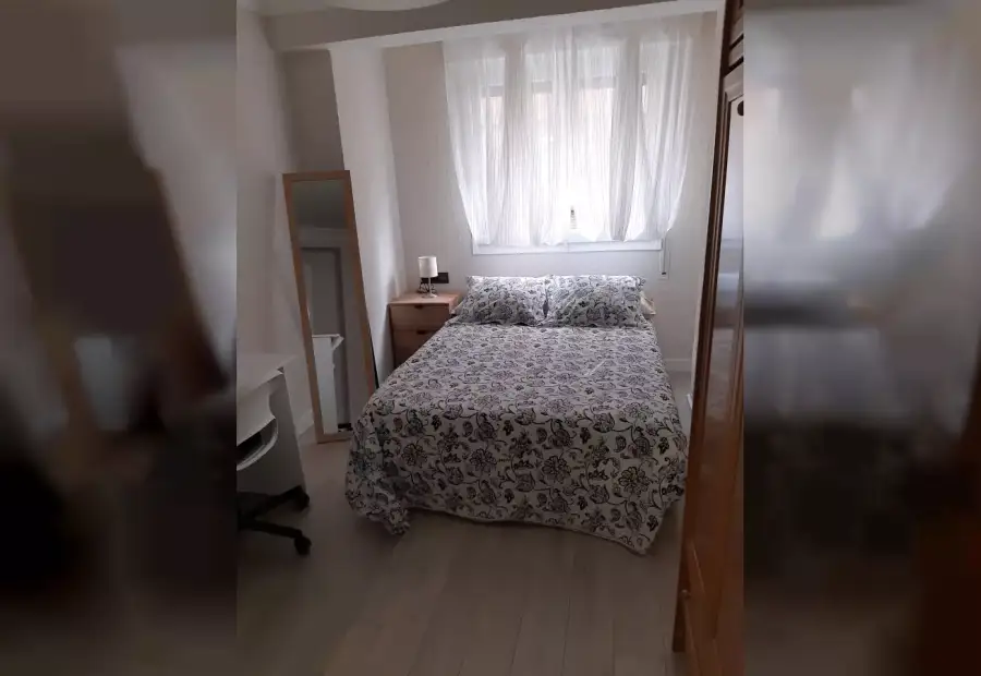 Se alquila habitación en piso compartido de 4 habitaciones en Zaragoza, solo chicas en Zaragoza