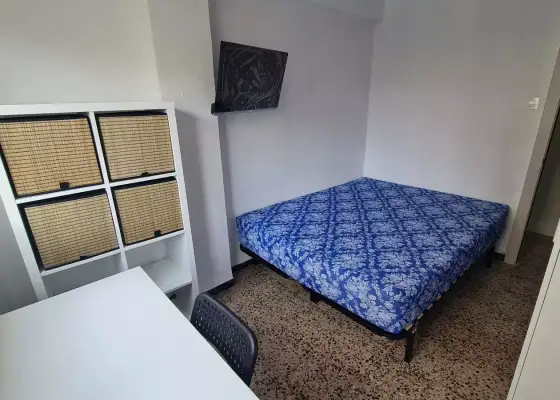 Se alquila habitación en piso compartido de 4 habitaciones en Zaragoza, solo estudiantes