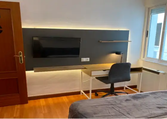Se alquila habitación en piso compartido de 5 habitaciones en Salamanca.