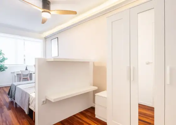 Se alquila habitación en piso compartido de 6 habitaciones en Alicante, todos los gastos incluidos. en Alicante (Alacant)