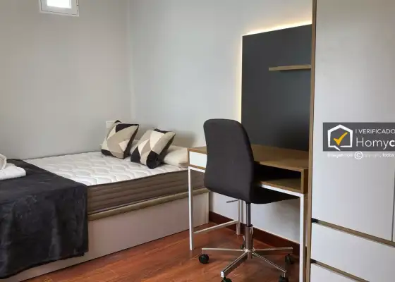 Se alquila habitación en piso compartido de 6 habitaciones en Salamanca