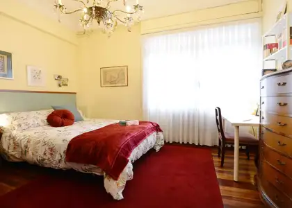 Se alquila habitación en piso de 4 dormitorios en Indautxu, Bilbao. en Bilbao