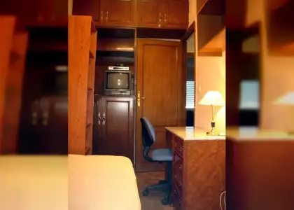 Se alquila habitación en piso de 5 dormitorios en Salamanca - Mujeres en Salamanca