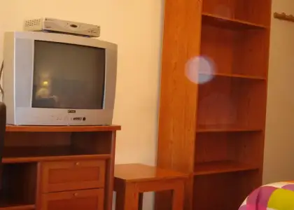 Se alquila habitación en piso de 5 dormitorios en Salamanca - Mujeres en Salamanca