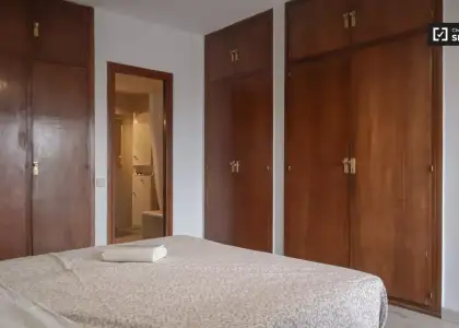 Se alquila habitación en piso de 7 habitaciones en Chamartín, Madrid en Madrid