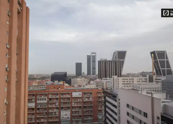Se alquila habitación en piso de 7 habitaciones en Chamartín, Madrid