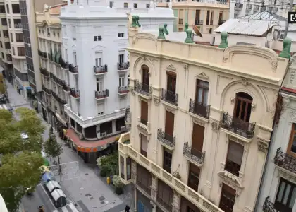 Se alquila habitación en piso de 8 habitaciones en Valencia en Valencia