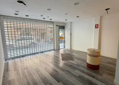 Se alquila local comercial en zona centro en Albacete