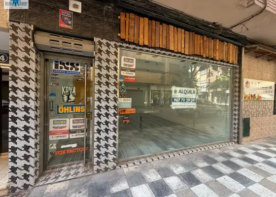Se alquila local comercial en zona centro en Albacete