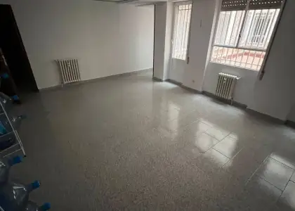 Se alquila oficina entreplanta ( Paseo Libertad -altozano) en Albacete