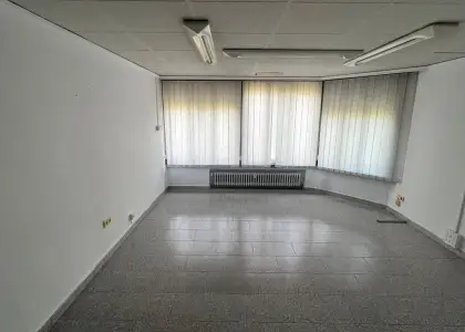 Se alquila oficina entreplanta ( Paseo Libertad -altozano) en Albacete