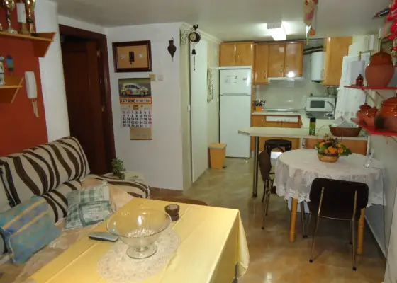 Se vende casa adosada de cuatro dormitorios en zona residencial en Manzanares