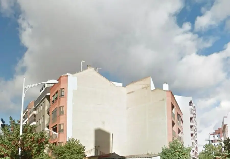 Se vende casa con terreno en C/Juan de Toledo en Albacete