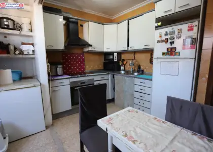 Se vende piso amplio de 4 dormitorios junto a Avda de Quero, próximo al hospital. Segunda planta sin ascensor en Alcázar de San Juan