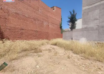 Solar de mas de 300 metros con 6,5 de fachada y 22,5 de fondo junto al altozano en Alcázar de San Juan