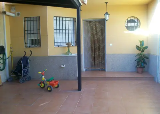 Venta de adosado zona Paseo del Rio de Tres Dormitorios en Manzanares