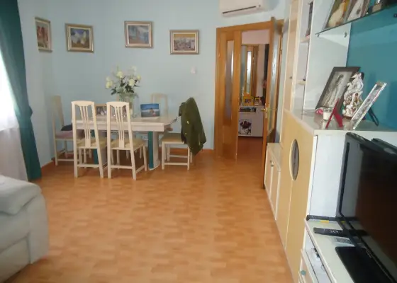 Venta de casa adosada de cuatro dormitorios en zona residencial a escasos metros del centro en Manzanares