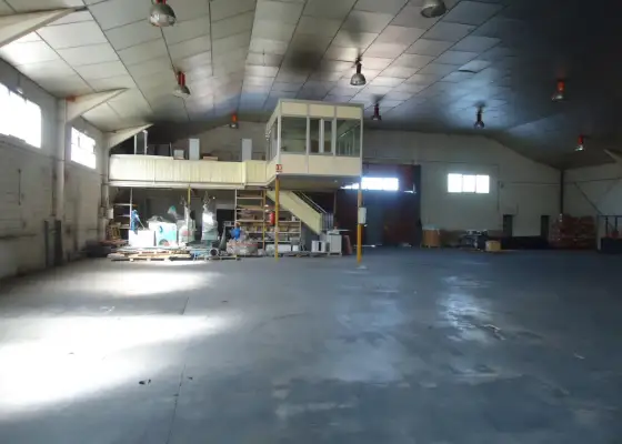 Venta de nave industrial de 1026 M2 en Poligono Industrial en Manzanares