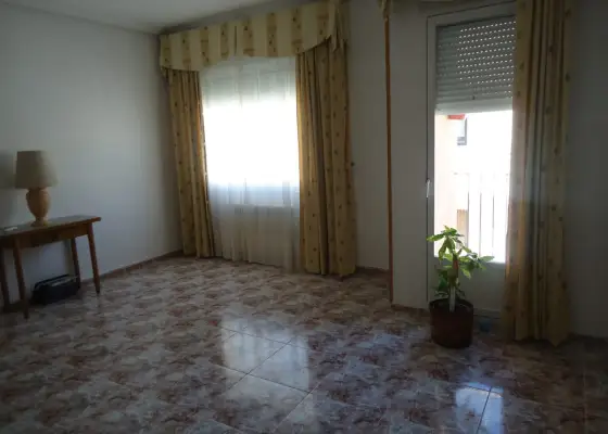 Venta de piso de tres dormitorios en el centro de Manzanares a espaldas del gran teatro