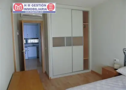Venta en rentabilidad. Se vende apartamento de un dormitorio con garaje y trastero ubicada junto a Plaza del Arenal. Vivienda actualmente arrendada en Alcázar de San Juan